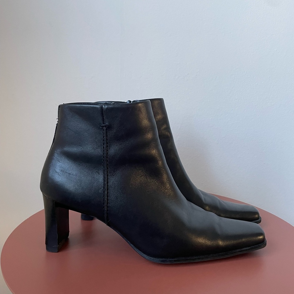 Vintage Black Heeled Boots with Pointed Square Toe, Y2K 90’s supermodel!!